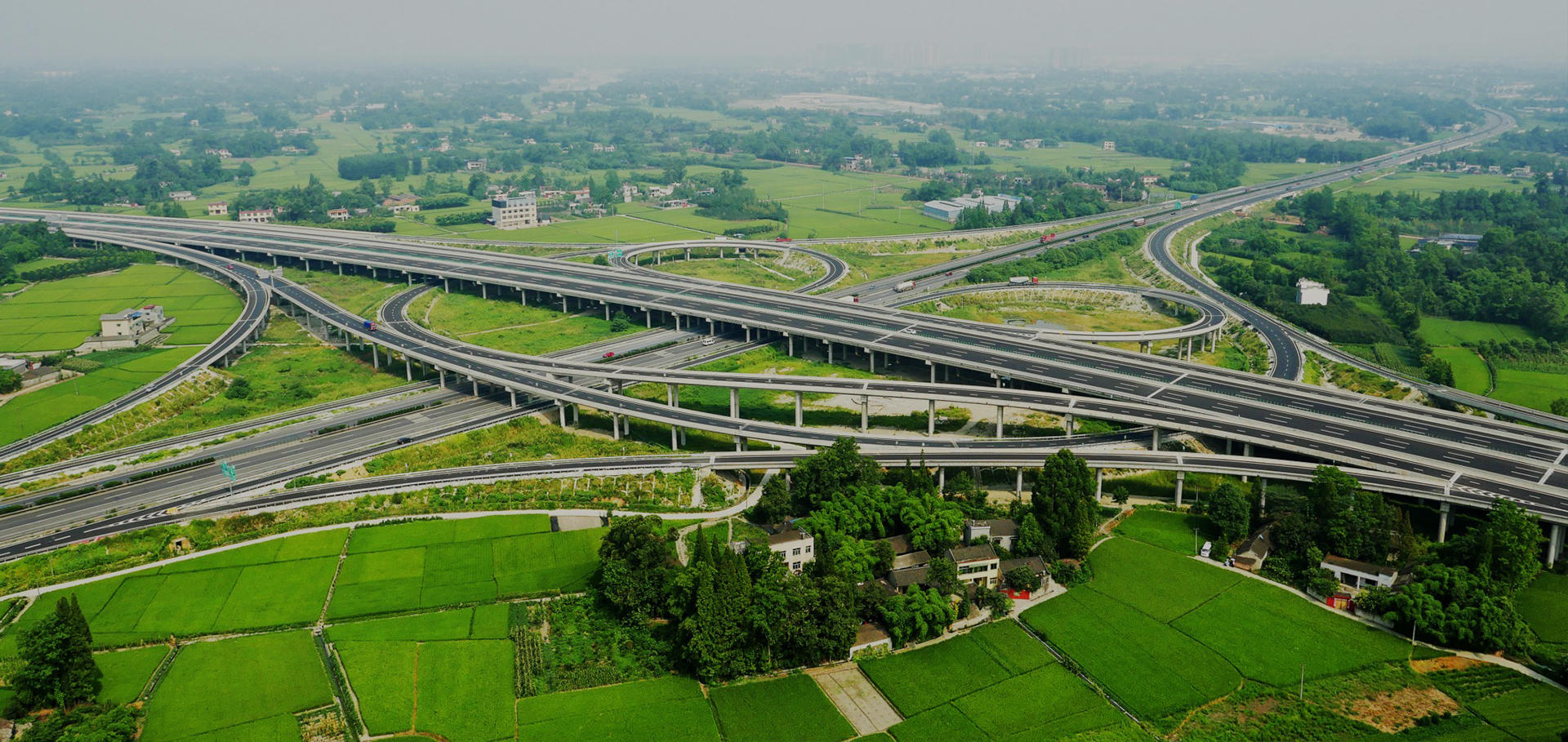 以百年基业为梦，，，以群策之力铸帆，，，建一项工程，，，竖一座丰碑